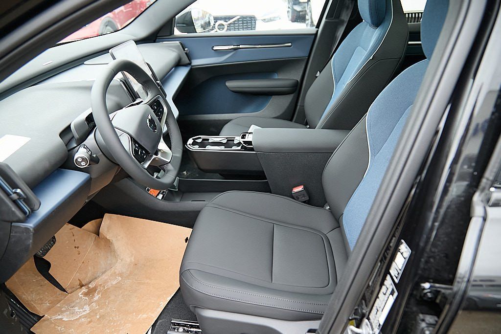 2026 VOLVO EX30 - Image 10