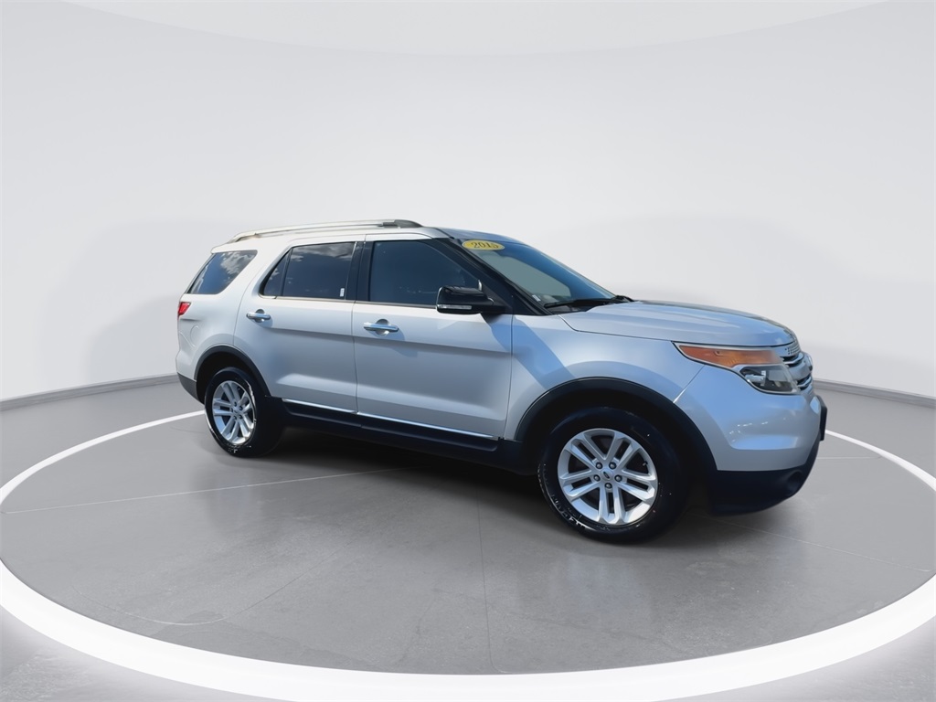 2015 Ford Explorer XLT photo 2