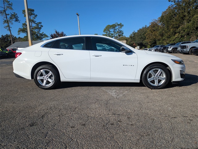 2024 Chevrolet Malibu LS photo 3
