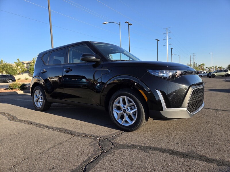 2025 Kia Soul S photo 2