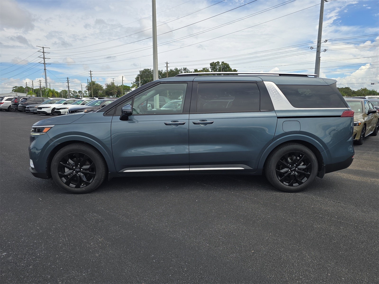 2023 Kia Carnival SX photo 4