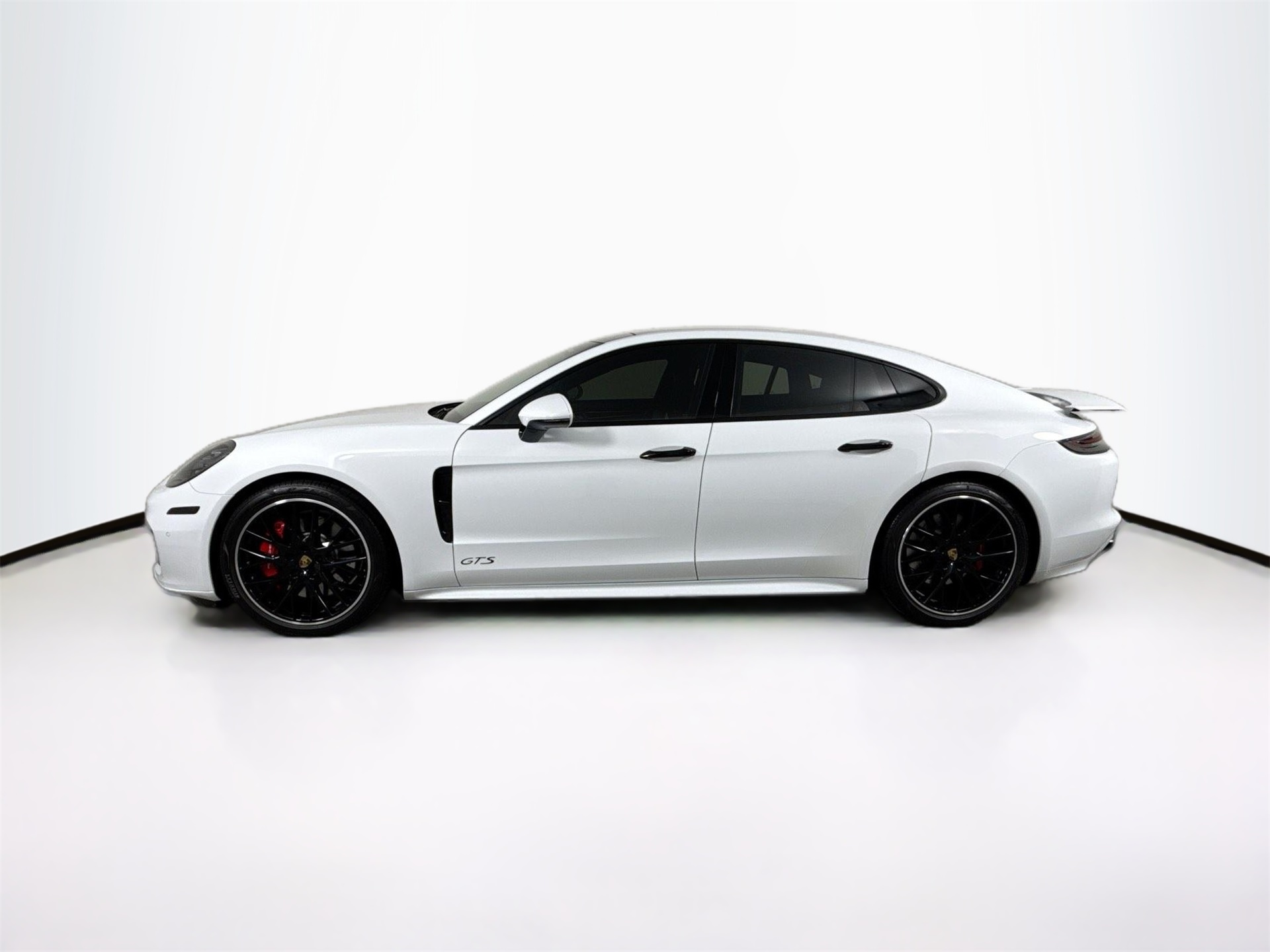 2019 Porsche Panamera GTS photo 4