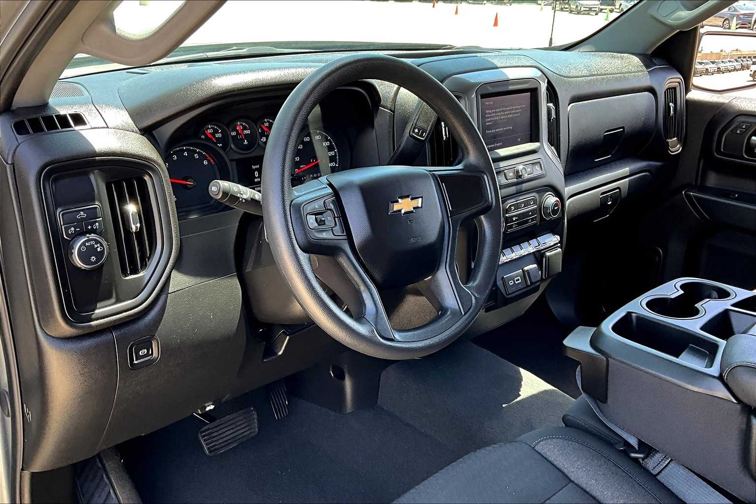 2025 Chevrolet Silverado 1500 Custom photo 31