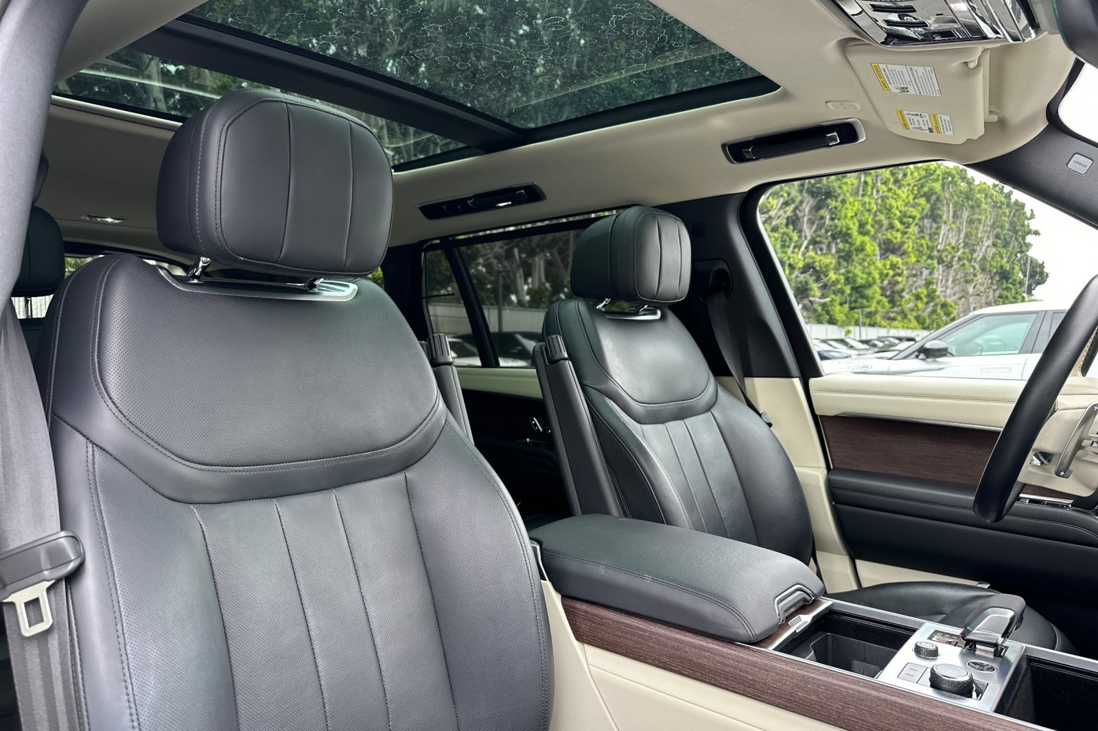 2023 Land Rover Range Rover SE photo 25
