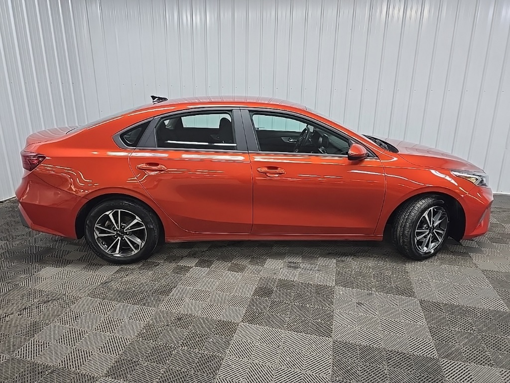 2023 Kia Forte LXS photo 2