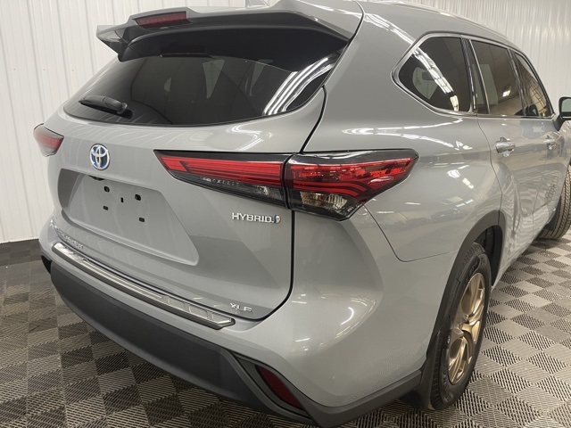 2022 Toyota Highlander Hybrid Bronze Edition photo 3