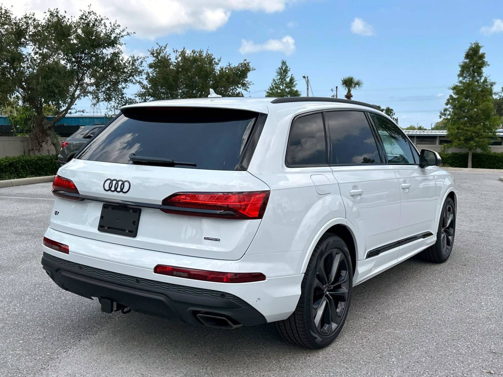 2025 Audi Q7 55 Prestige photo 3