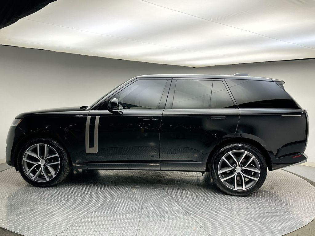 2024 Land Rover Range Rover SE photo 7