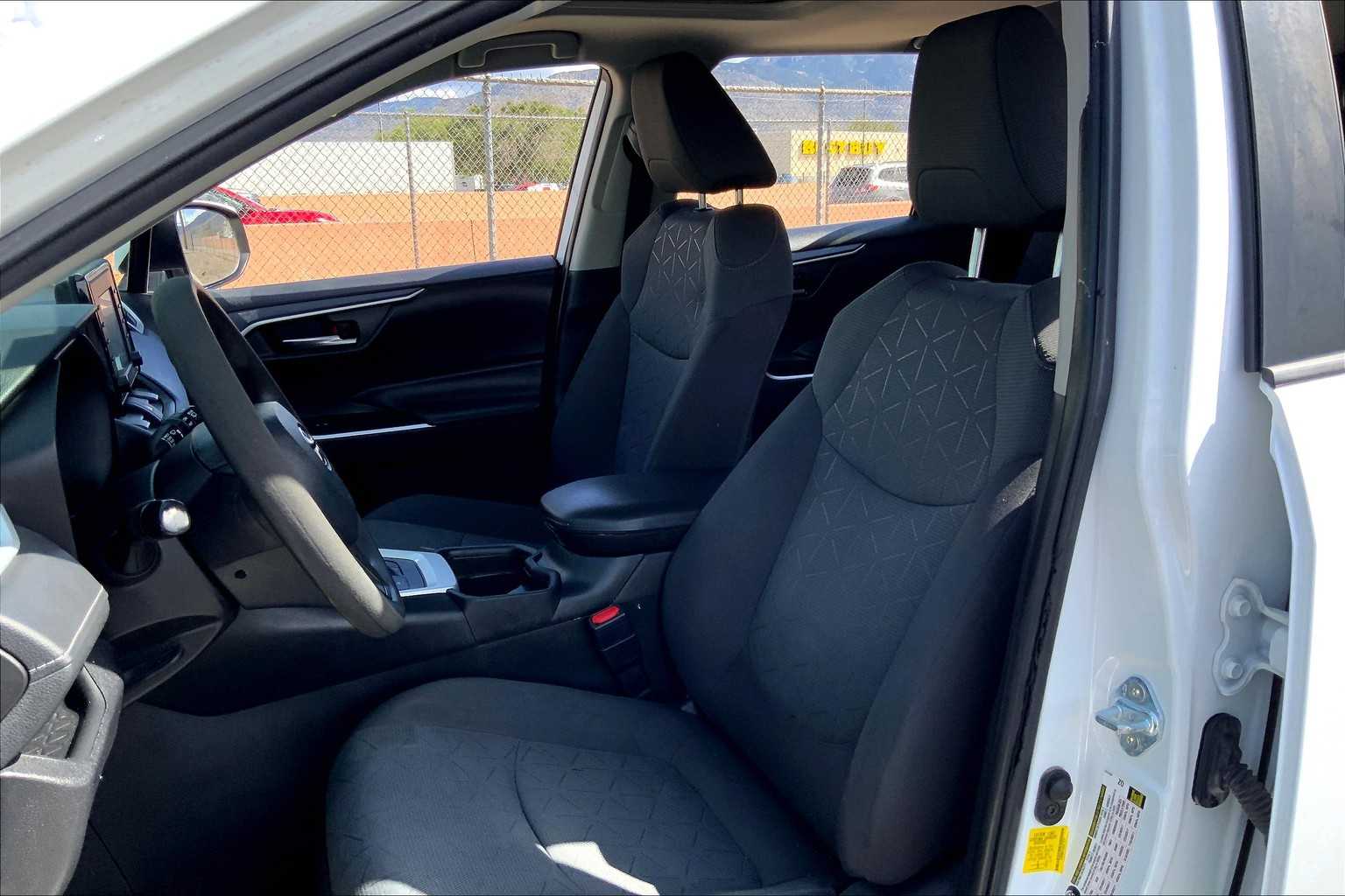 2021 Toyota RAV4 Hybrid XLE photo 8