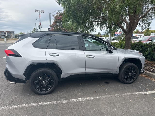 2022 Toyota RAV4 Hybrid XSE photo 3