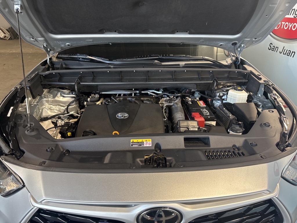 2022 Toyota Highlander LE photo 41