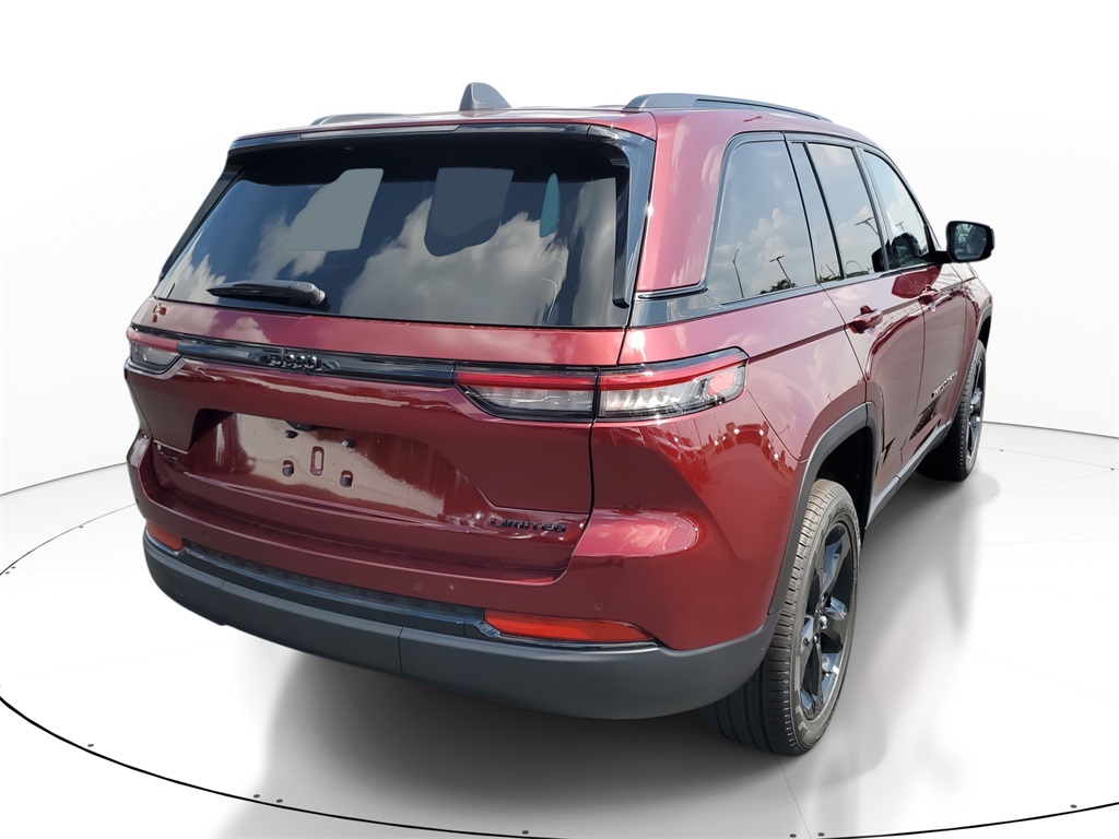 2025 Jeep Grand Cherokee Limited photo 3