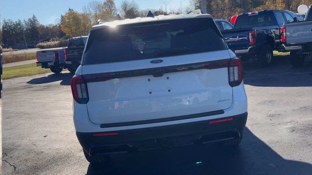 2026 Ford Explorer ST-Line photo 2