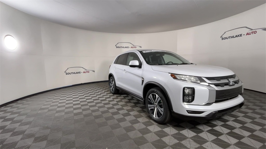 2025 Mitsubishi Outlander Sport ES photo 2
