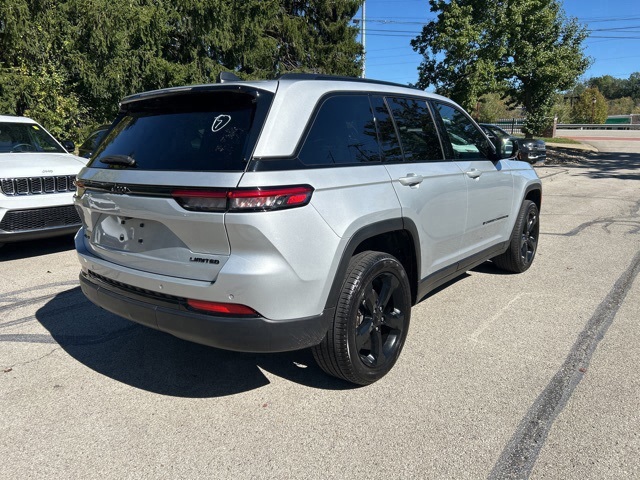 2024 Jeep Grand Cherokee Limited photo 4
