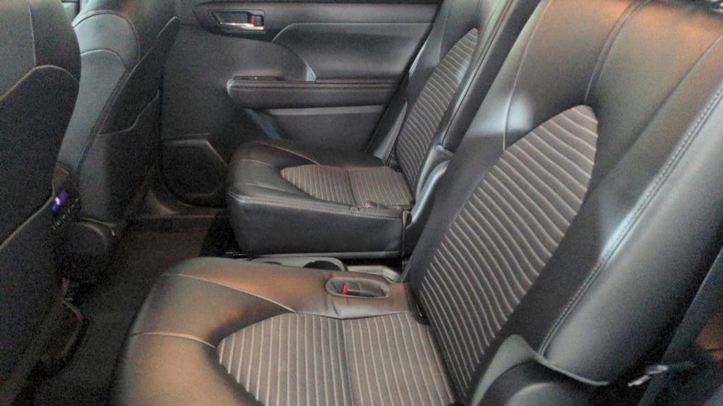 2023 Toyota Highlander XSE photo 24