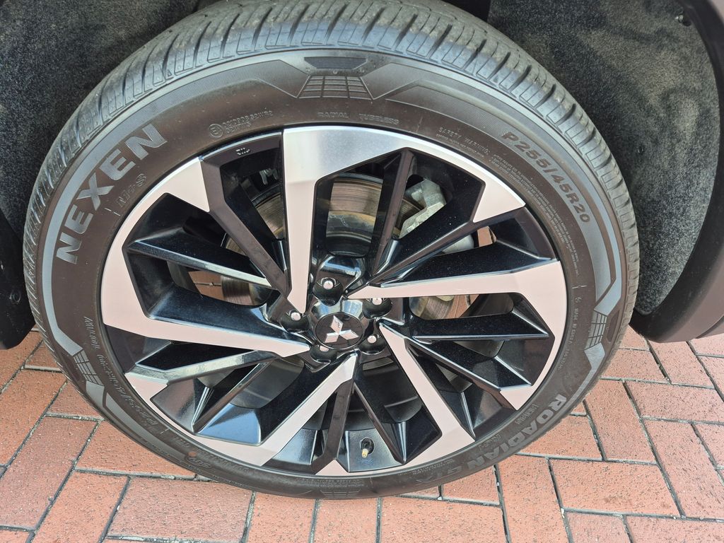 2024 Mitsubishi Outlander SE Black Edition photo 8