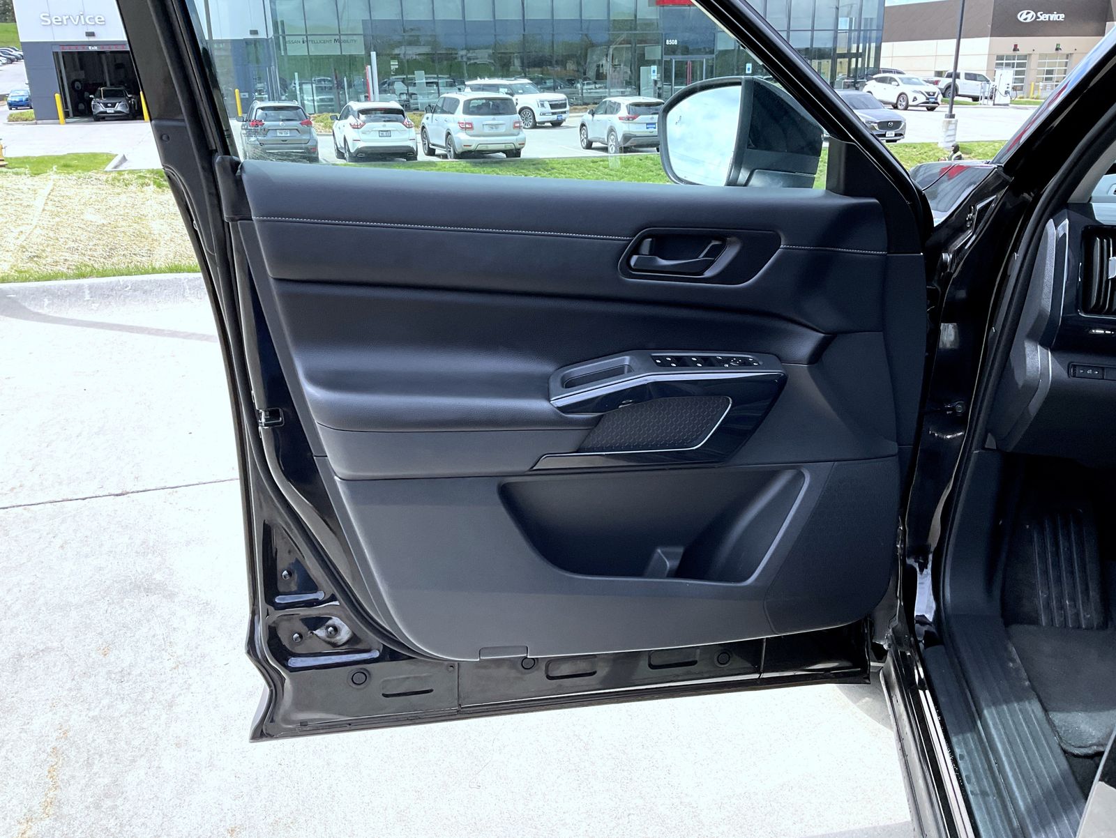 2023 Nissan Pathfinder S photo 9