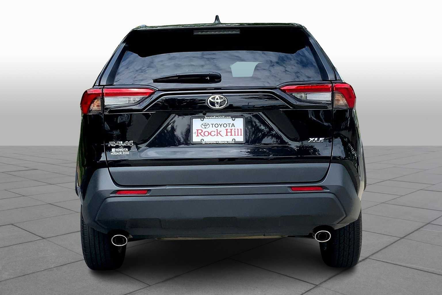 2024 Toyota RAV4 XLE photo 4