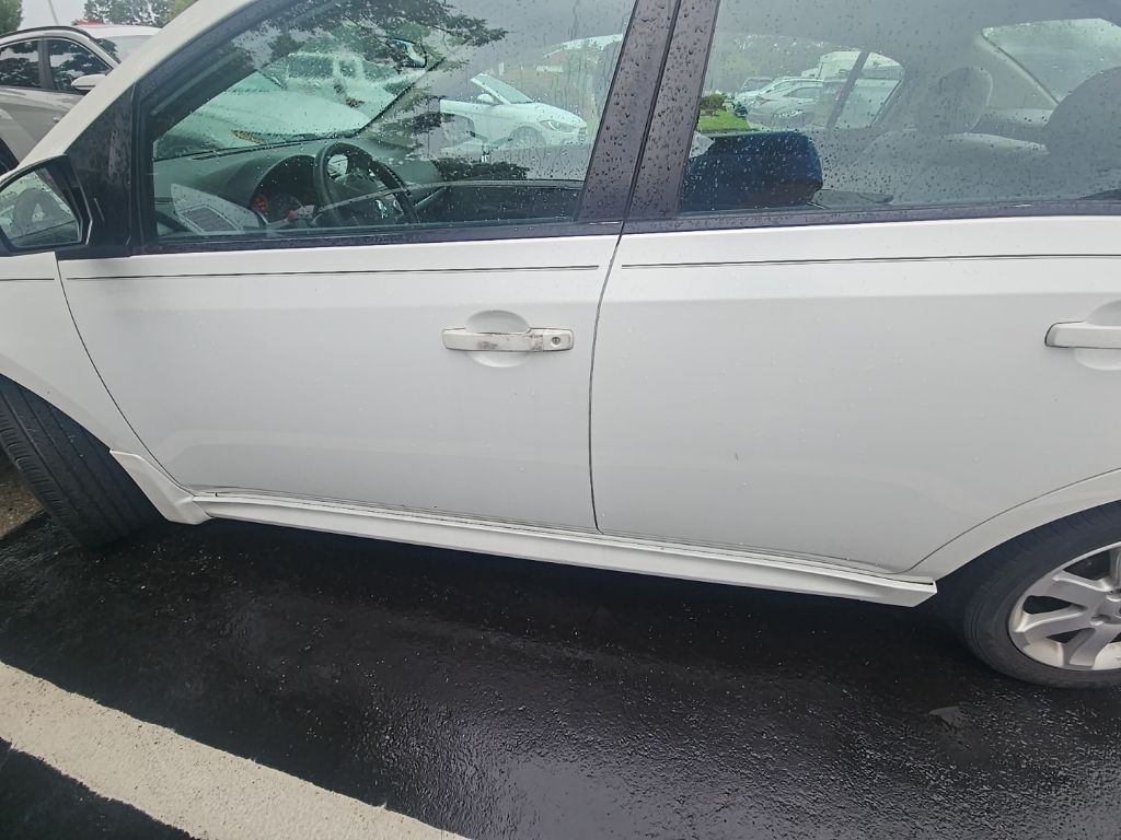 2010 Nissan Sentra 2.0 SR photo 2