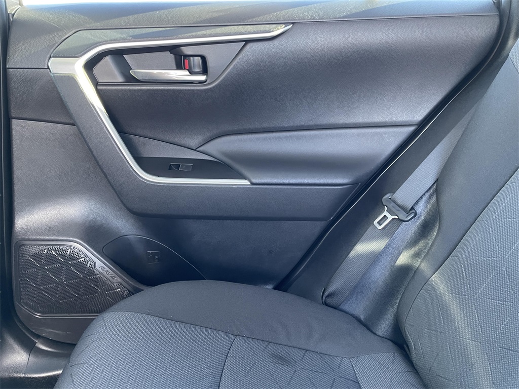 2022 Toyota RAV4 XLE photo 20