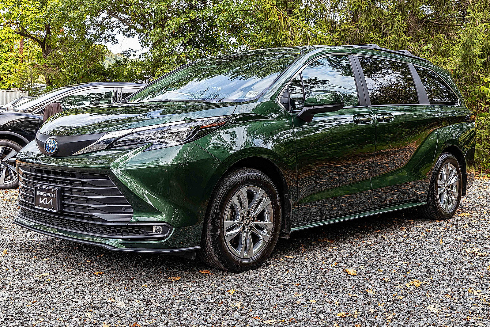 2025 Toyota Sienna XLE photo 3