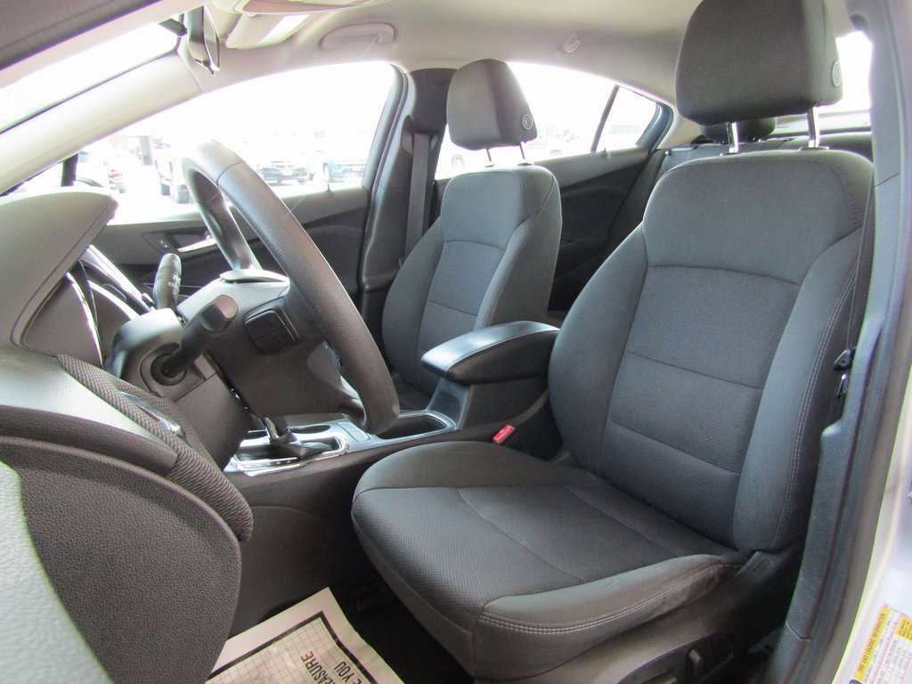 2017 Chevrolet Cruze LT photo 13