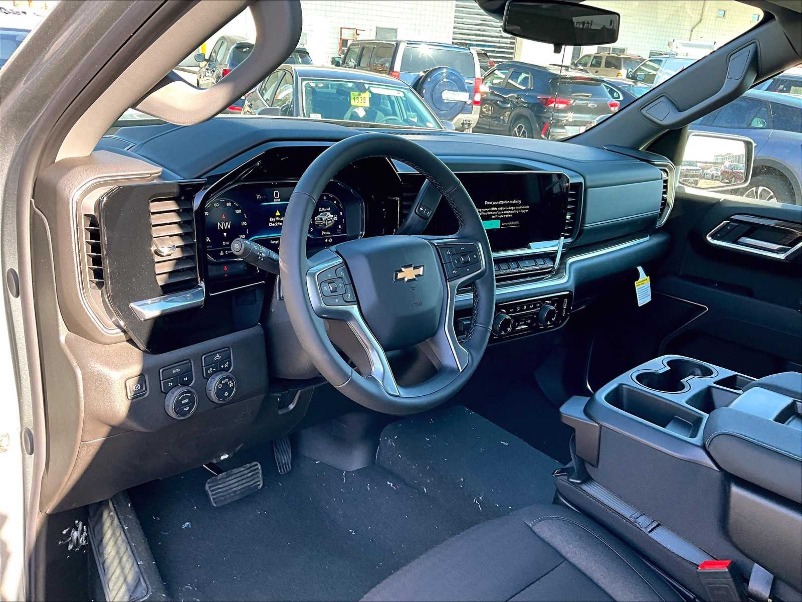 2025 Chevrolet Silverado 1500 LT photo 8