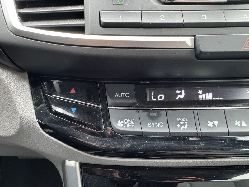 2017 Honda Accord LX photo 15