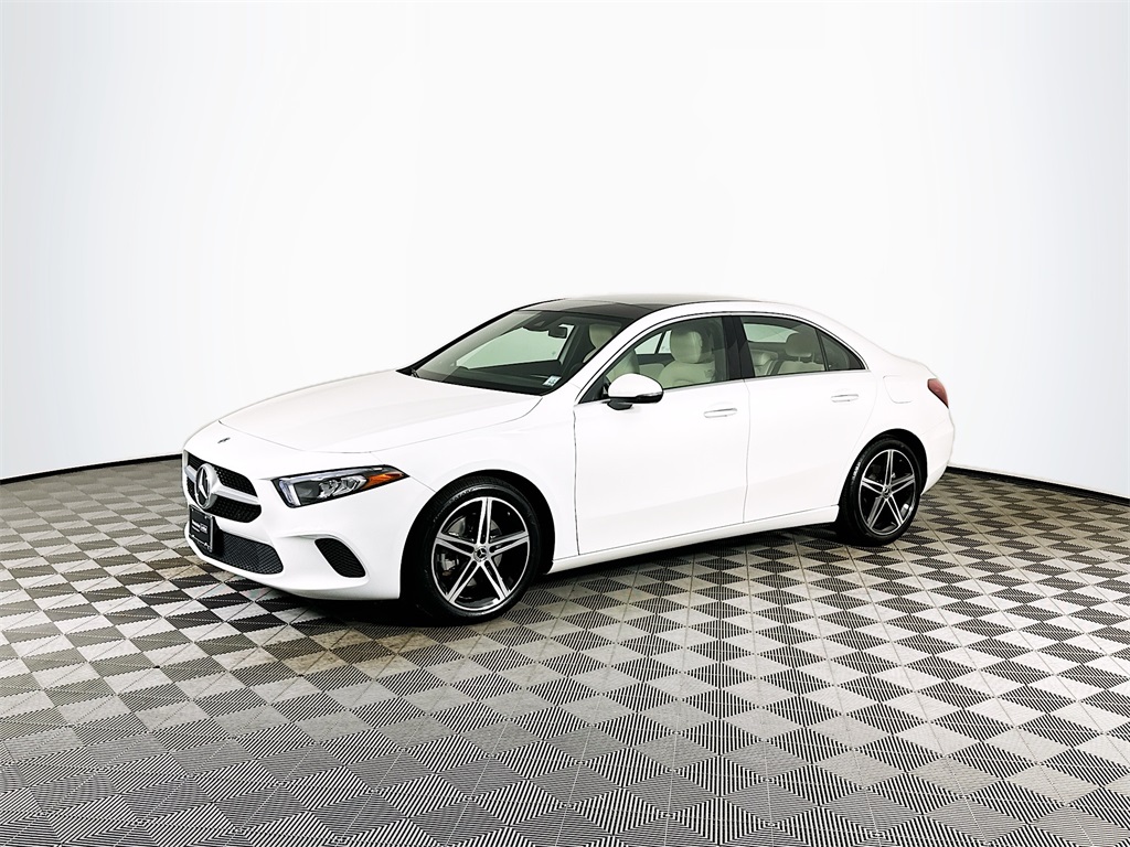 2022 Mercedes Benz A 220 4MATIC photo 3