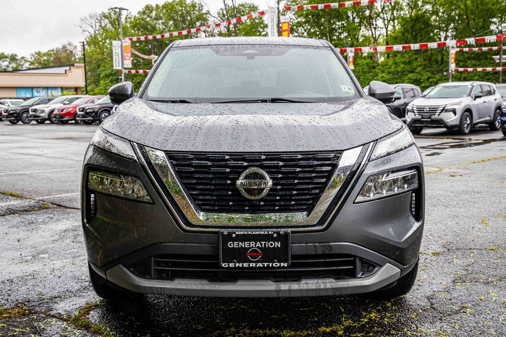 2021 Nissan Rogue SV photo 2