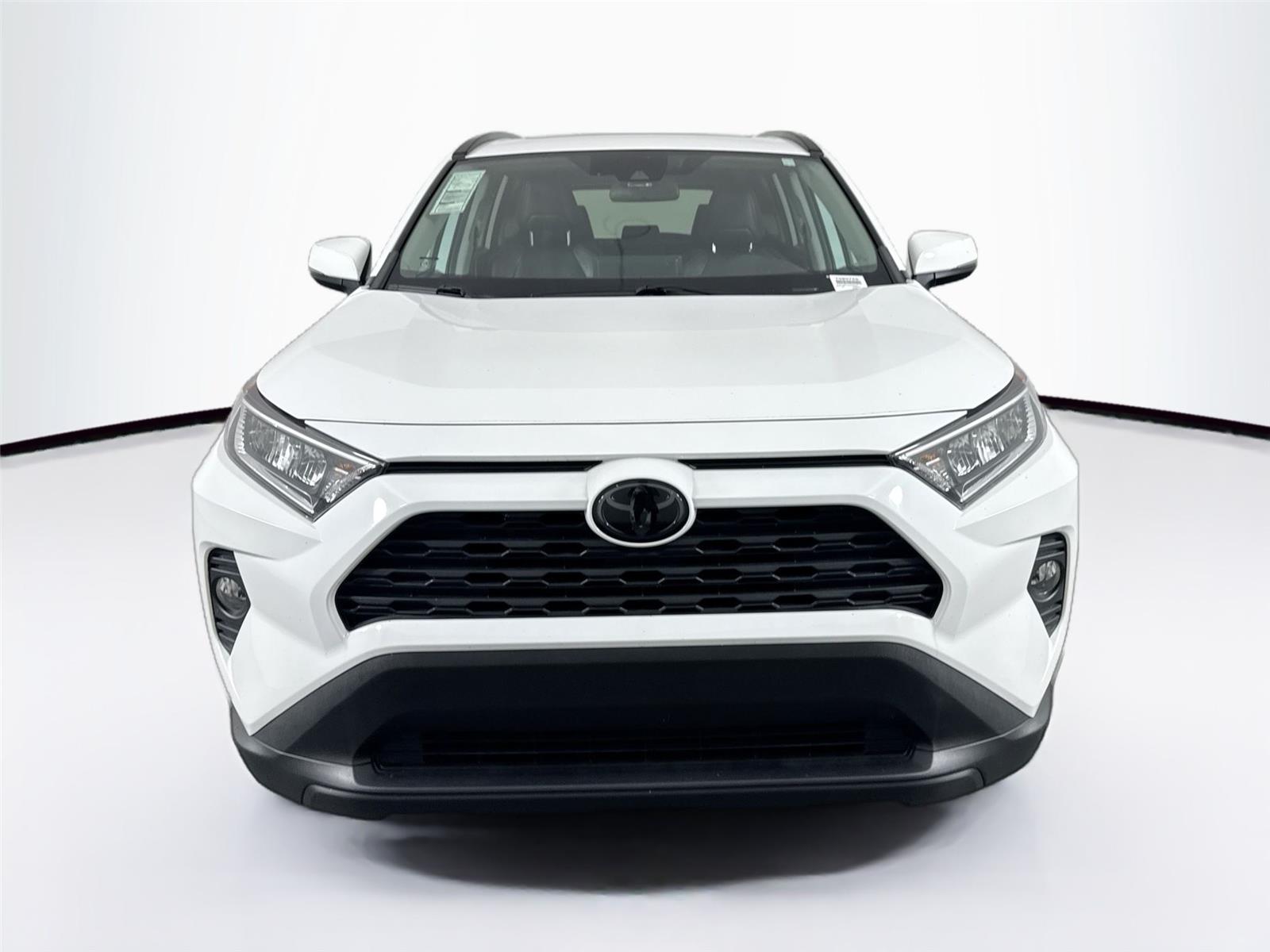 2020 Toyota RAV4 XLE Premium photo 3