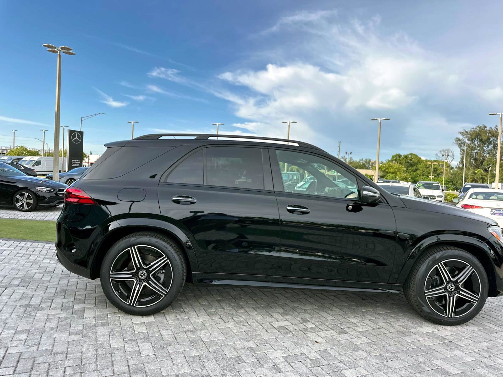 2025 Mercedes Benz GLE 350 4MATIC photo 3
