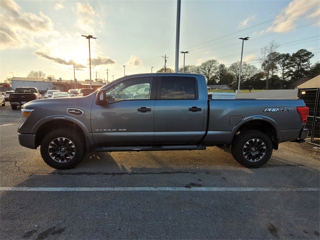 2017 Nissan Titan PRO-4X photo 4