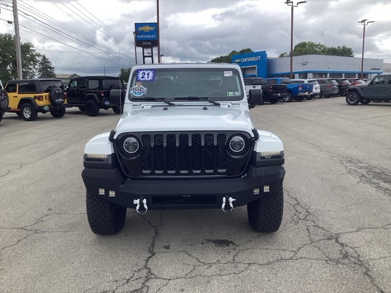 2021 Jeep Gladiator Willys photo 2
