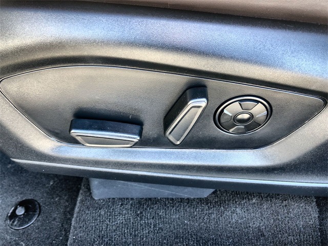 2025 Ford Explorer Platinum photo 3