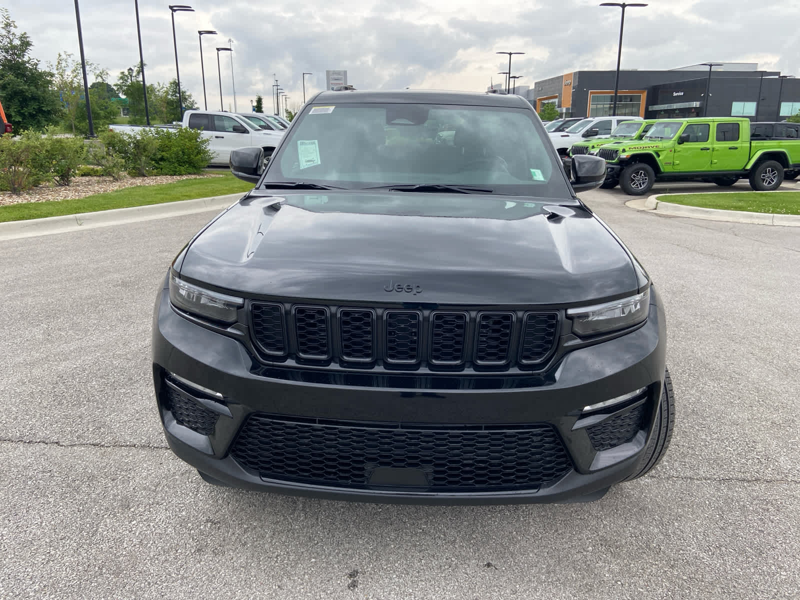 2025 Jeep Grand Cherokee Limited photo 3