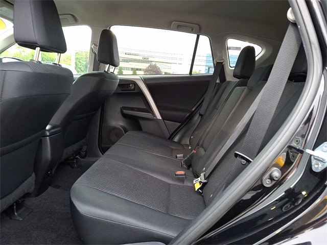 2017 Toyota RAV4 LE photo 17