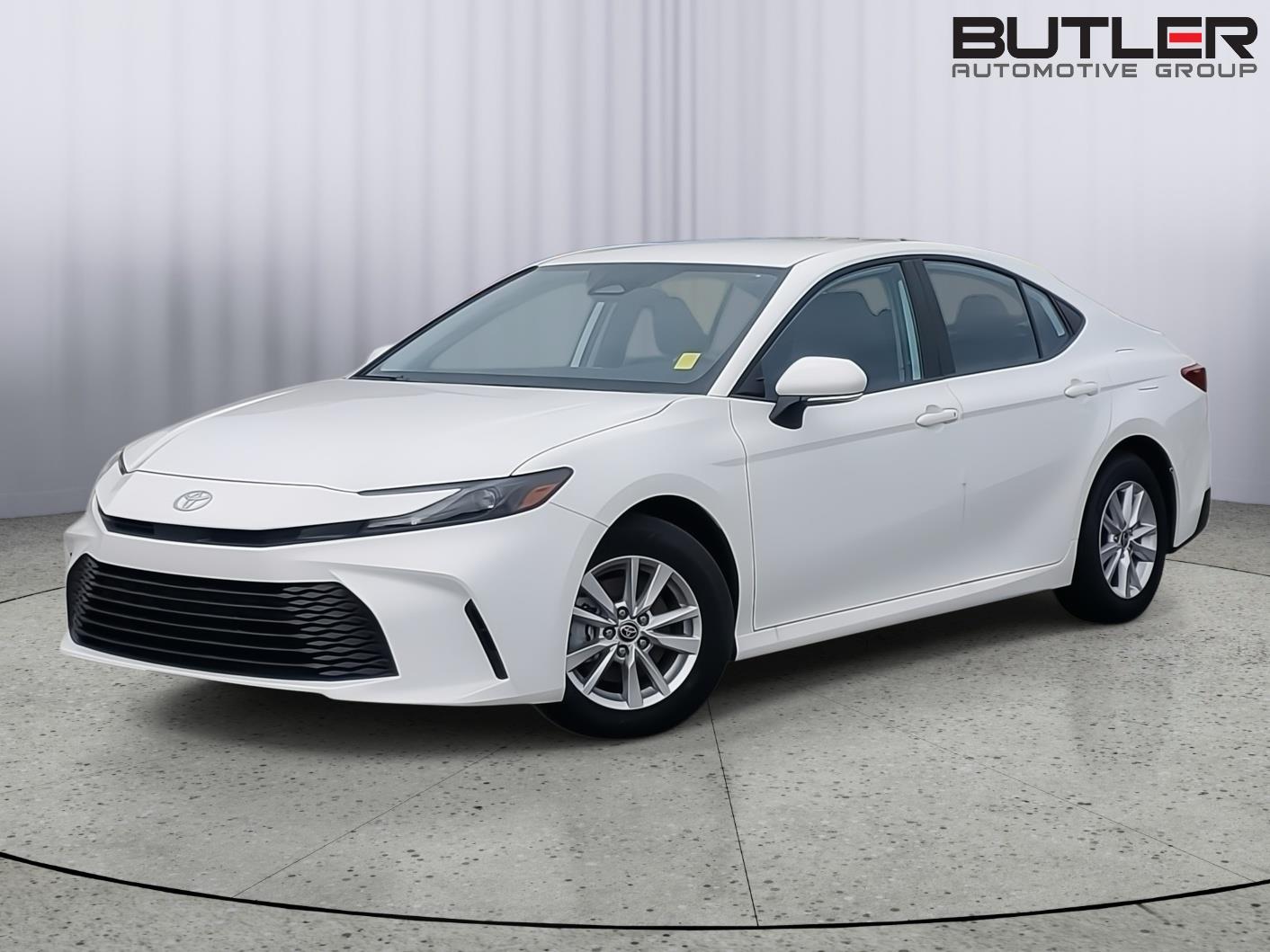 2025 Toyota Camry LE's photo