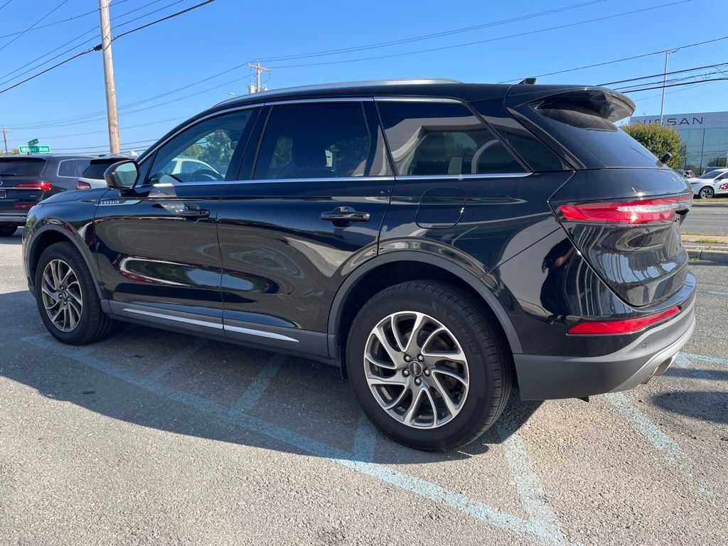 2022 Lincoln Corsair Standard photo 3