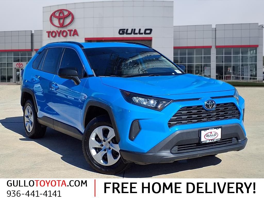 2020 Toyota RAV4 LE's photo