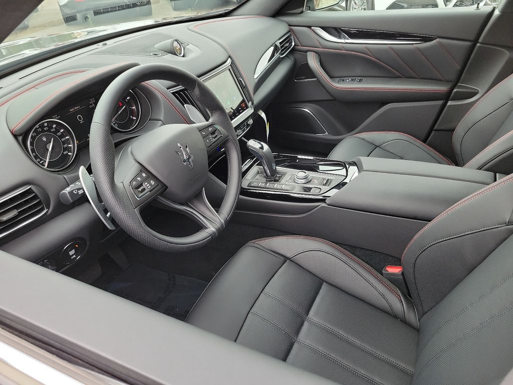 2024 Maserati Levante GT photo 4