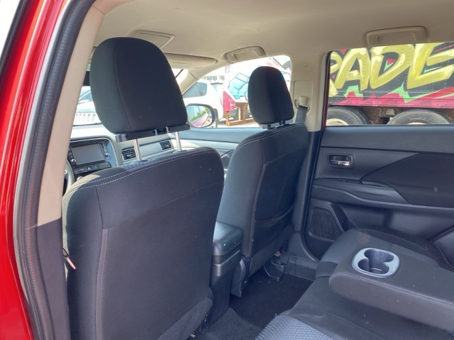 2018 Mitsubishi Outlander ES photo 16