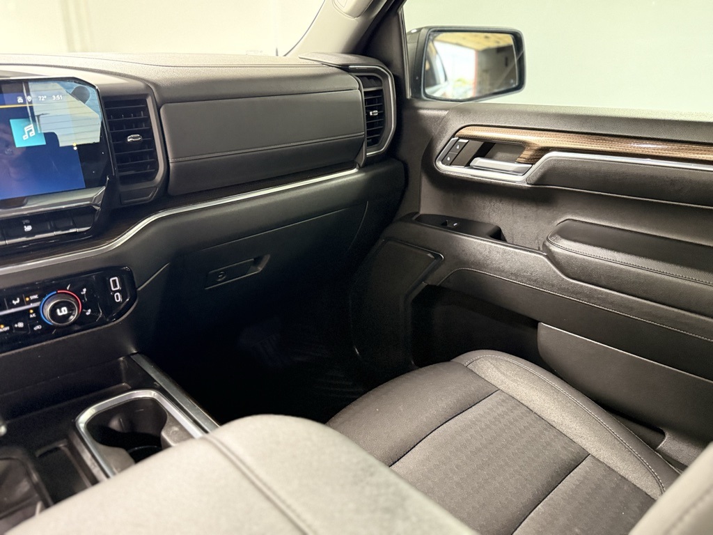 2023 Chevrolet Silverado 1500 RST photo 8