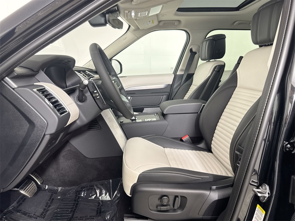2025 Land Rover Discovery SE photo 10