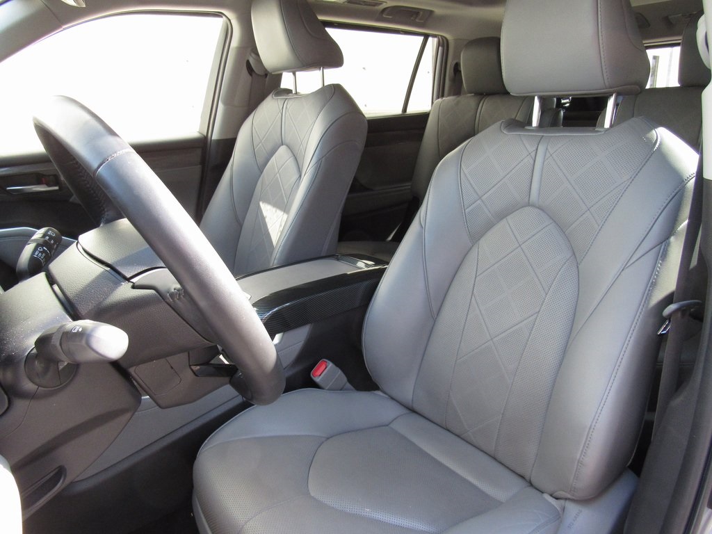 2022 Toyota Highlander Platinum photo 11