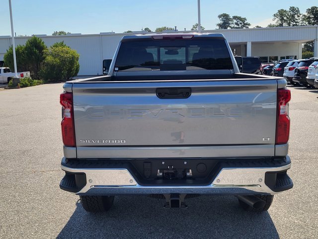 2025 Chevrolet Silverado 2500HD LT photo 4