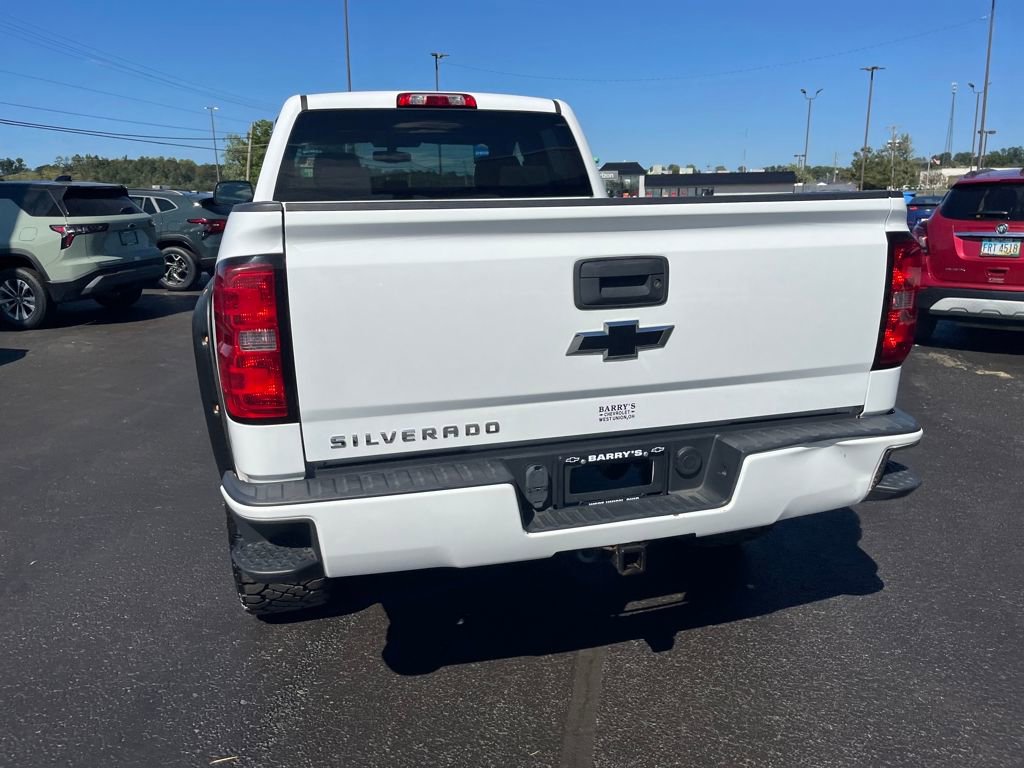 2016 Chevrolet Silverado 1500 Custom photo 4