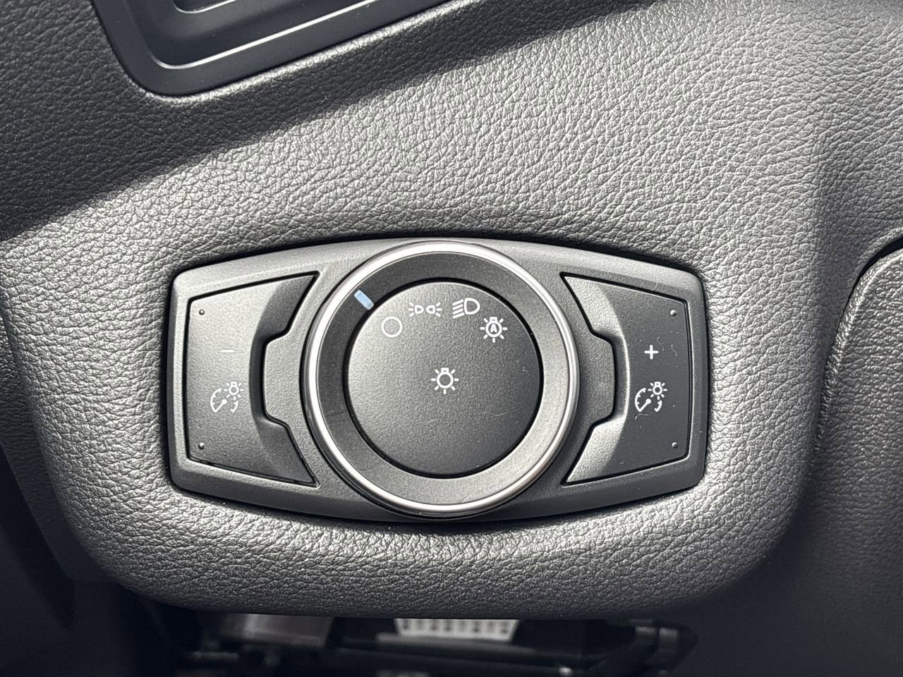 2017 Ford C-Max Hybrid SE photo 19