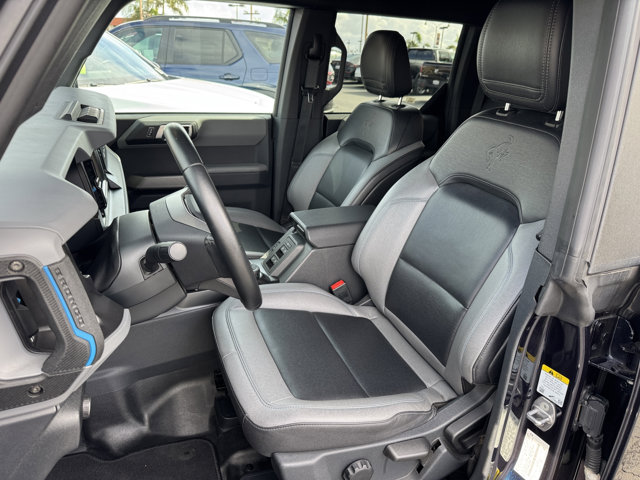 2021 Ford Bronco Black Diamond photo 2